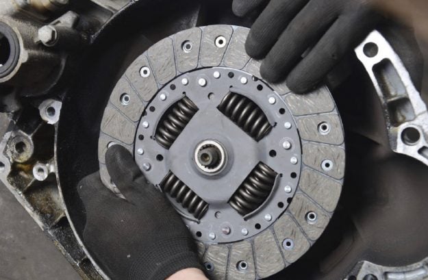 desgaste-da-embreagem-veja-como evitar-distribuidora-de-autopeças-em-ES