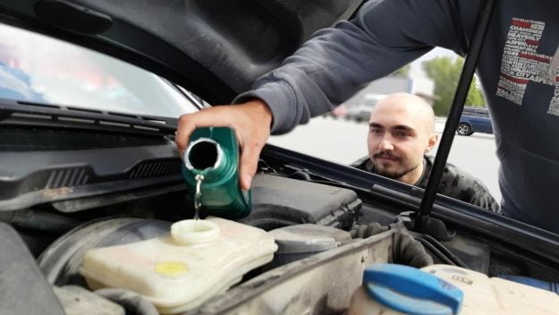 Vazamento_de_óleo_no_motor_distribuidora_de_autopecas_em_vitoria-es
