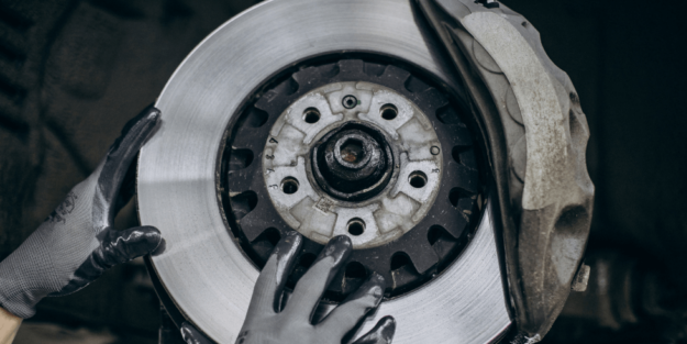 Limpeza dos Freios: Quando Fazer e Por Que é Tão Importante Limpeza dos Freios: Quando Fazer e Por Que é Tão Importante