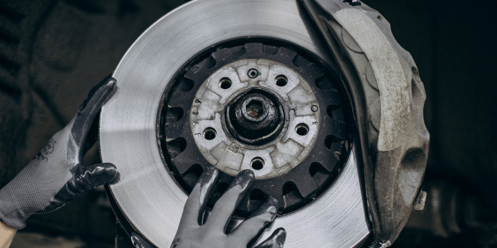 Limpeza dos Freios: Quando Fazer e Por Que é Tão Importante Limpeza dos Freios: Quando Fazer e Por Que é Tão Importante